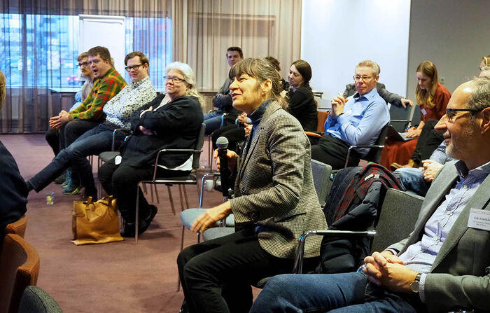 People in an audience is discussing. Photo.